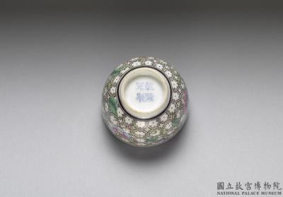图片[3]-Wine cup in falangcai enamels on white ground with painted pattern of flower brocade. Qing dynasty, Qianlong reign, 1741-China Archive